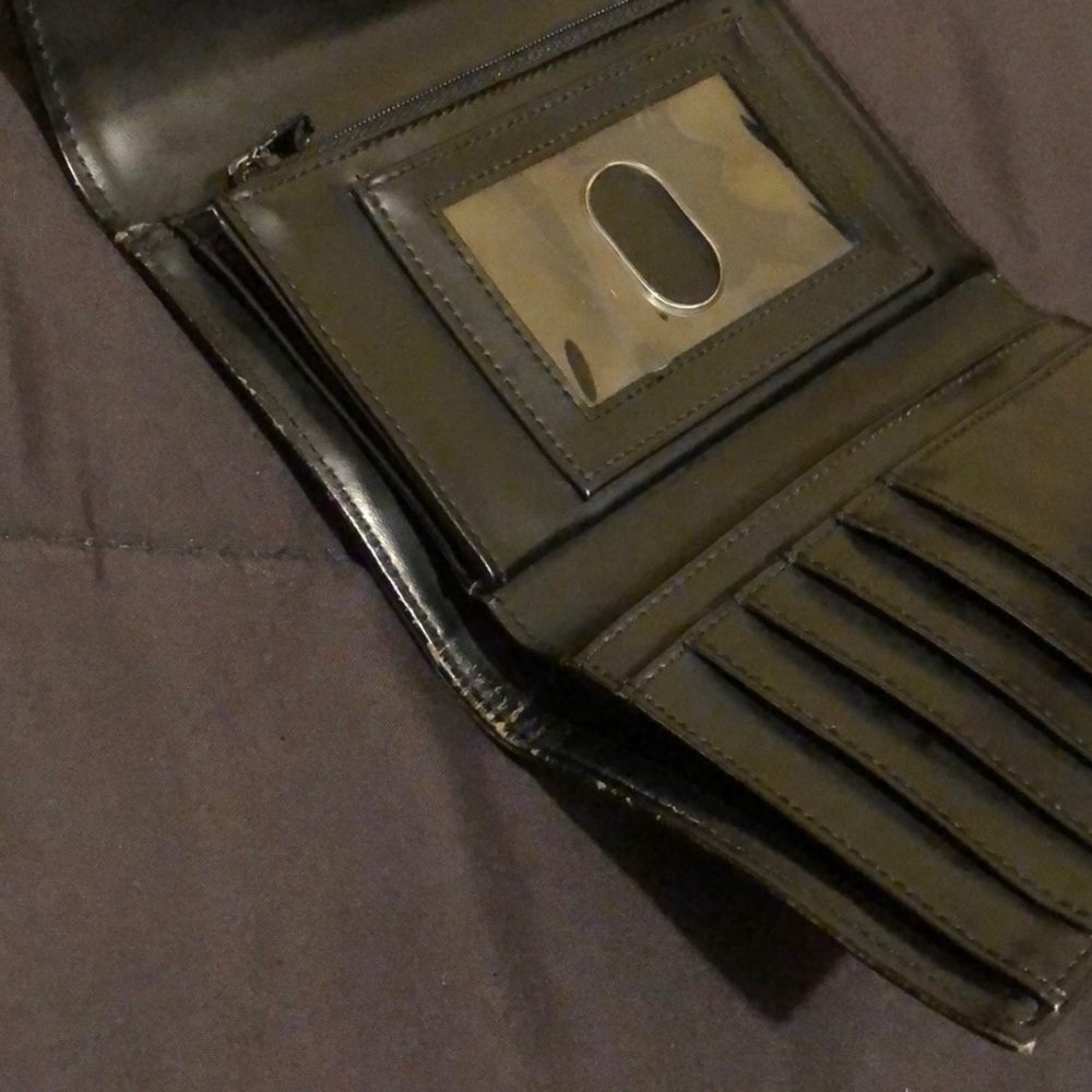 Guess Wallet - Picture 11 of 14